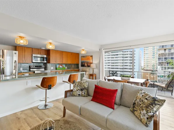 240 Makee Rd APT 8B, Honolulu, HI 96815