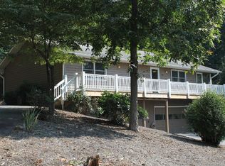 292 Hillview Dr, Franklin, NC 28734