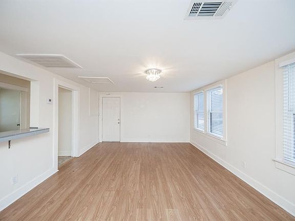 5th image of 204 1/2 Walton St