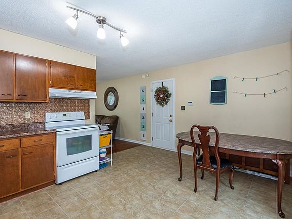 5th image of 520 S Cedar Dr