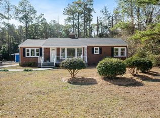 427 S Walker St, Burgaw, NC 28425
