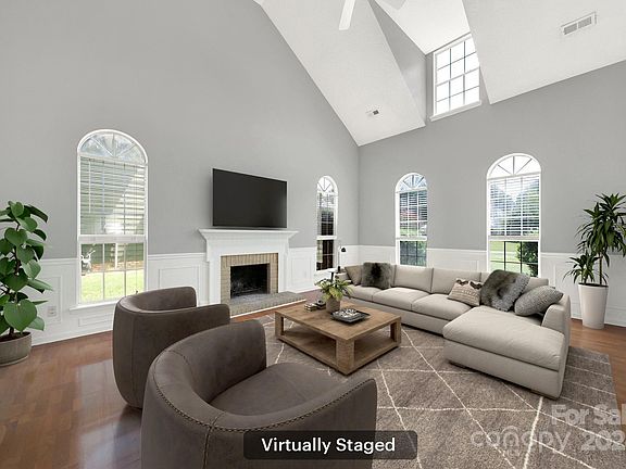 3rd image of 11315 Laurel View Dr
