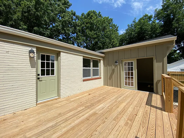 2221 Highland St — Photo 12