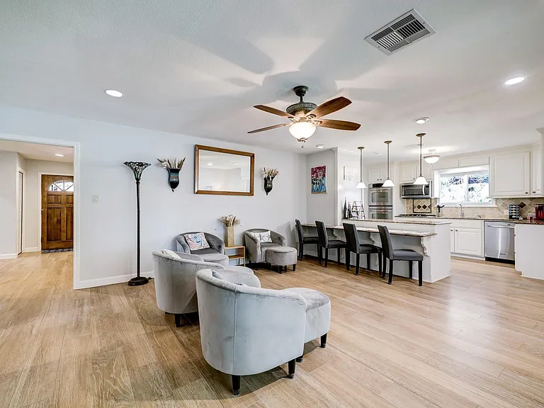 2824 E Palm Cir — Photo 16