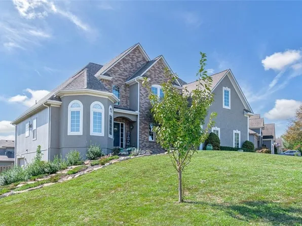 2913 NE Marywood Ln, Lees Summit, MO 64086