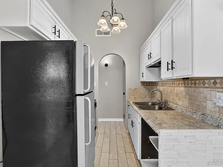 9128 Bur Oak Cir — Photo 11