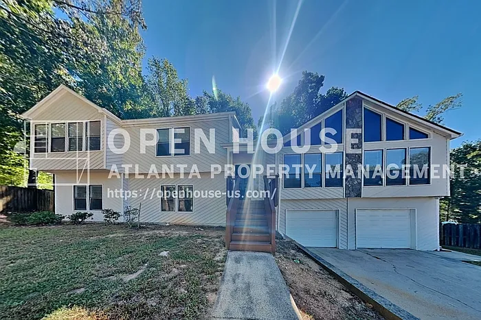 749 Maggie Ct NW