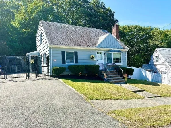 15 Cannon Rock Rd, Lynn, MA 01904