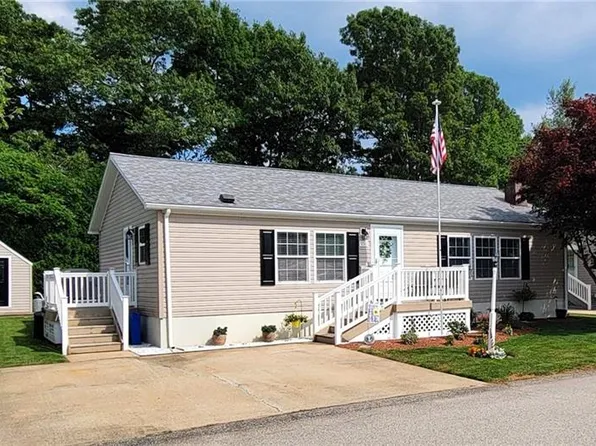 76 Robin Dr, Tiverton, RI 02878