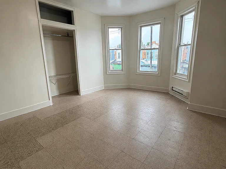 729 W Butler St #2 — Photo 3