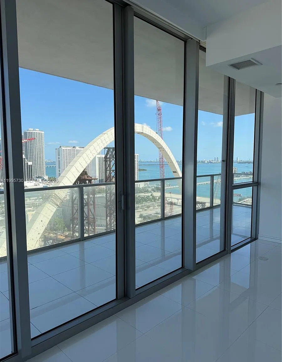 1100 Biscayne Blvd — Photo 2