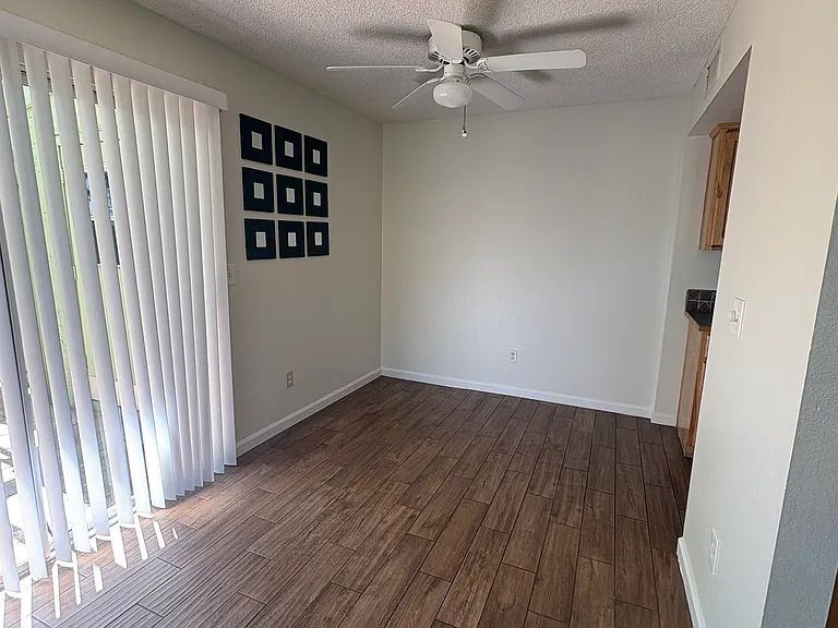 809 E Cochise Dr — Photo 8