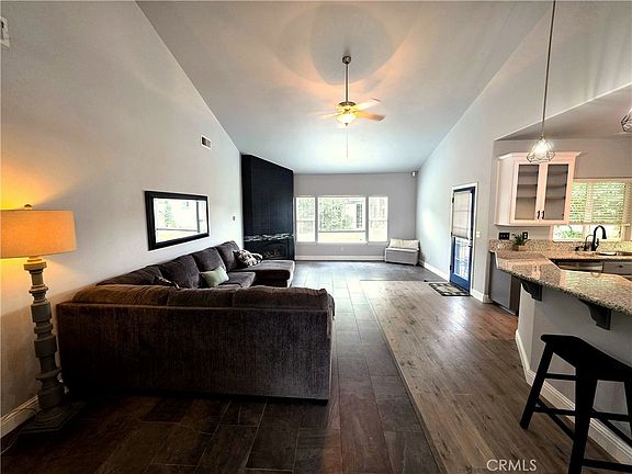 4th image of 63 Glenbrook Ct