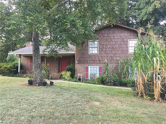 3rd image of 748 Omaha Dr