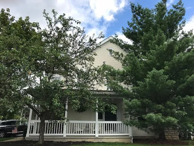 325 Sycamore Woods Ln photo 1