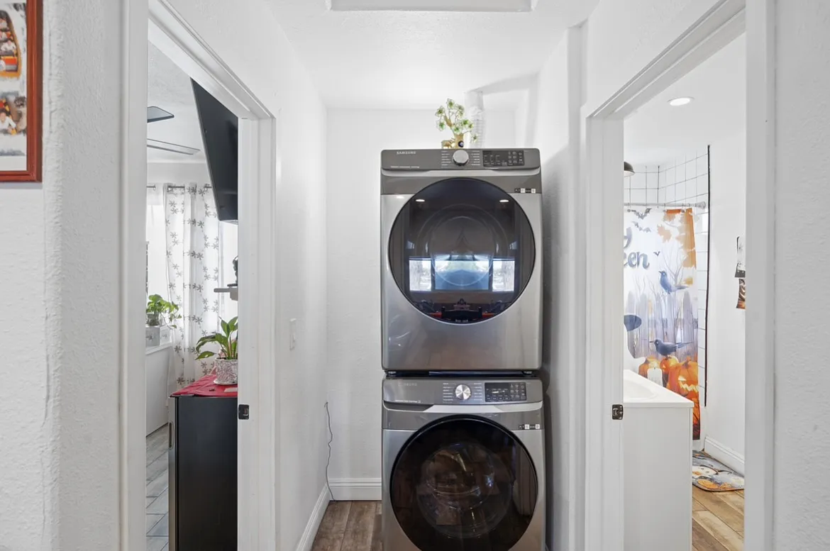 2 bed, 800 sqft, $2,500 — Photo 3