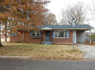 913 S Prairie St, Sikeston, MO 63801