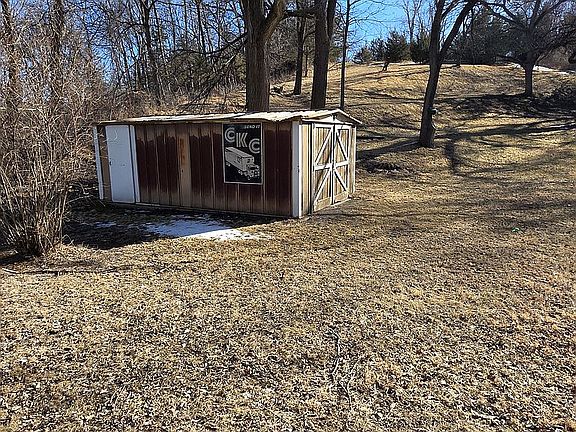 4th image of 813 College Rd