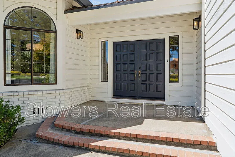 5 bed, 3.5 bath, 4783 sqft, $9,995 — Photo 2