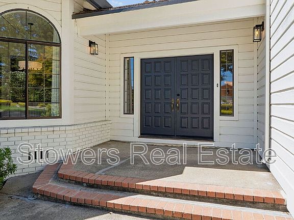 2nd image of 1121 Douglas Ct