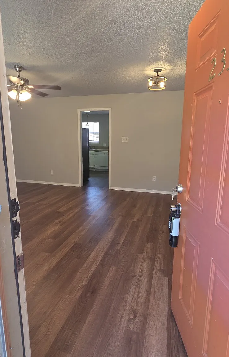 2 bed, 2.0 bath, 995 sqft, $1,350 — Photo 3