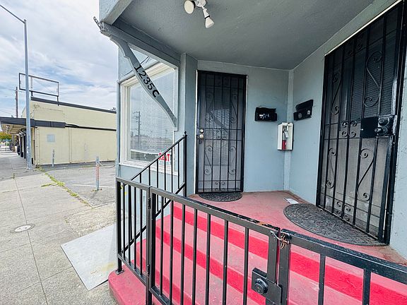3rd image of 1235 Georgia St Unit C