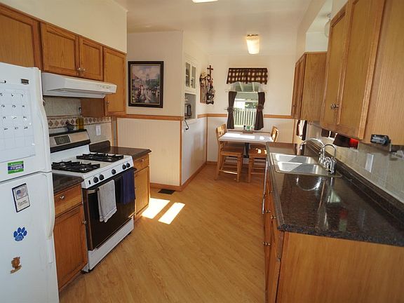 3rd image of 520 Western Ave