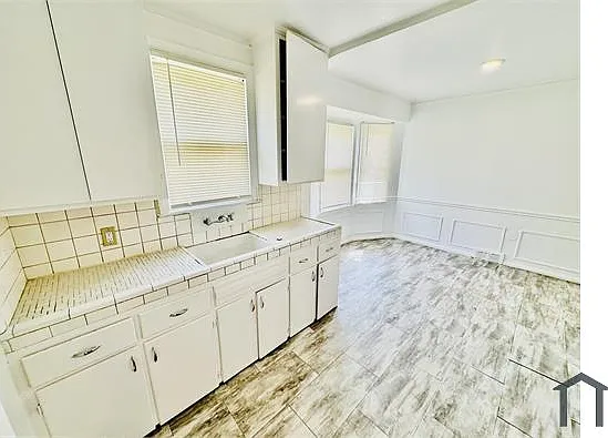 15692 Manning St — Photo 1
