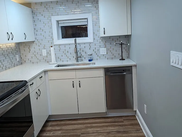 Colony Dr — Photo 37
