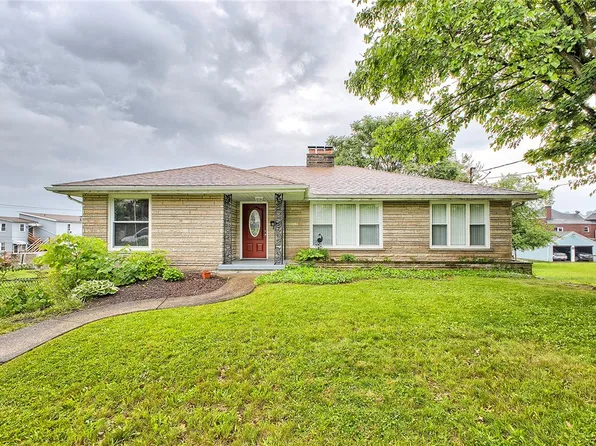 8 S 5th St, Youngwood, PA 15697