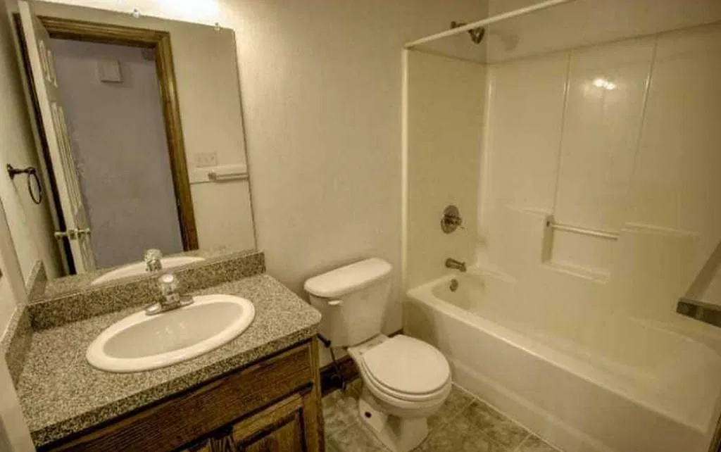 3 bed, 1421 sqft, $2,000 — Photo 2