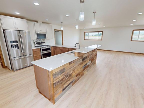 2nd image of 966 Tweed Ln