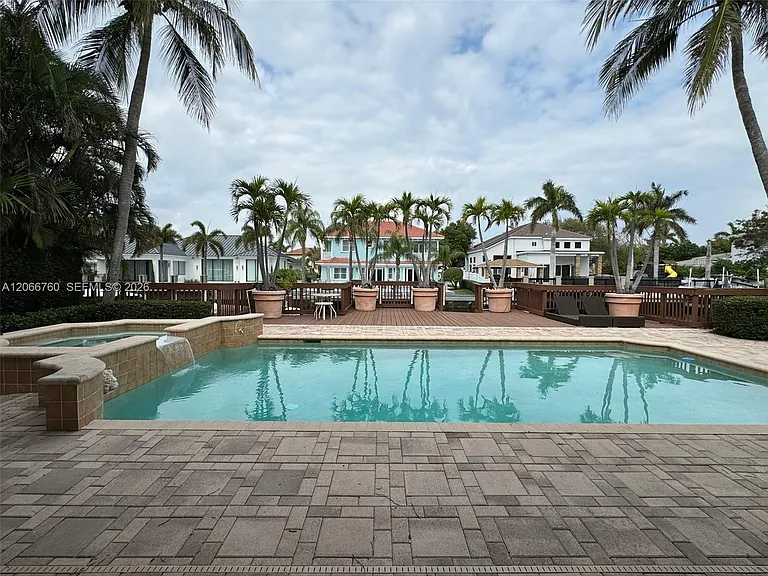 891 Captiva Dr — Photo 4