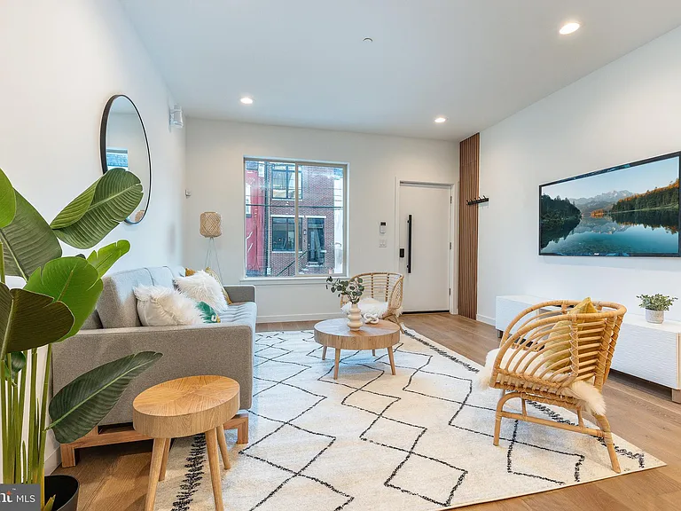 2925 W Master St — Photo 17