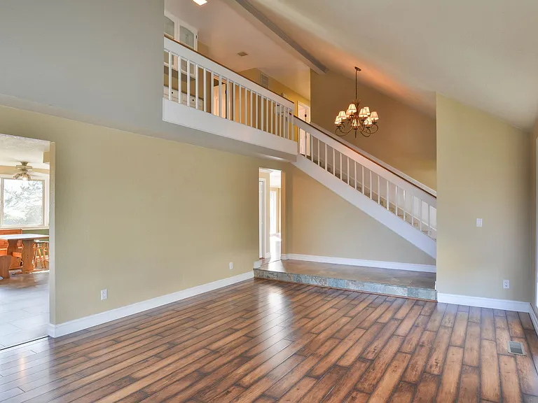 1043 Tamara Cir — Photo 13