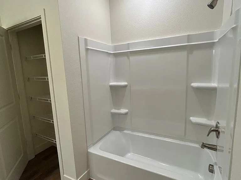 The Overlook Apartments — Photo 57