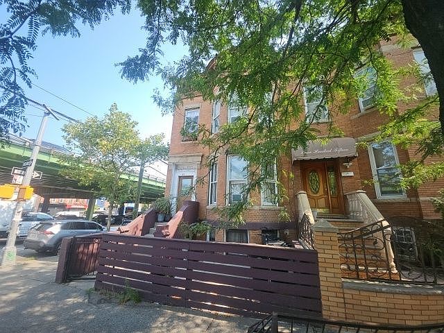 2nd image of 313 46th St