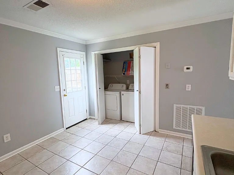 3455 Hedge Dr NE — Photo 4