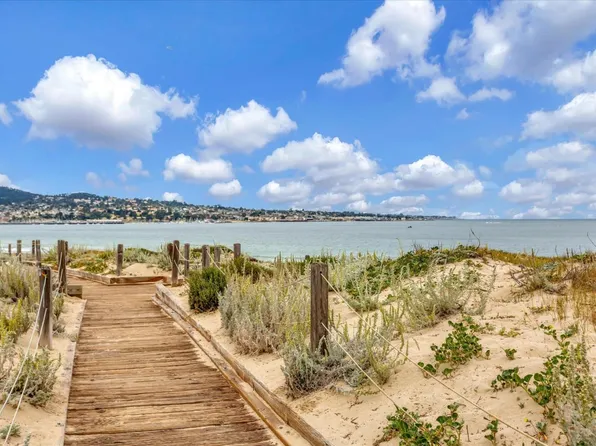 125 Surf Way APT 329, Monterey, CA 93940