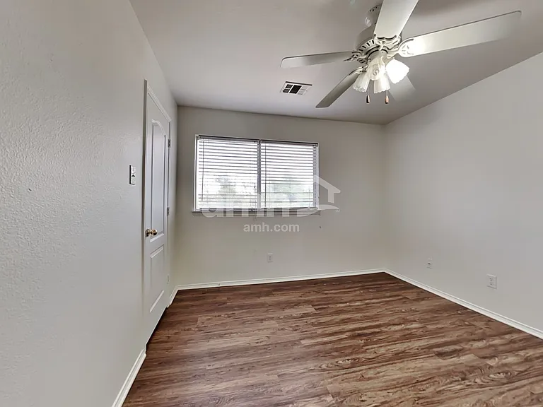 7017 Chaucer Dr — Photo 24