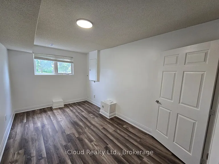 2636 Crystalburn Ave #LOWER — Photo 3