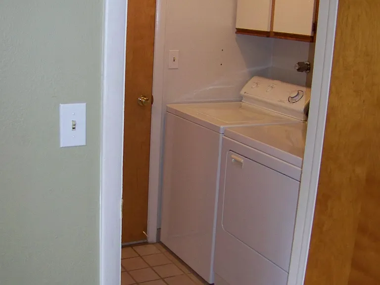1109 Hillcrest Dr — Photo 11