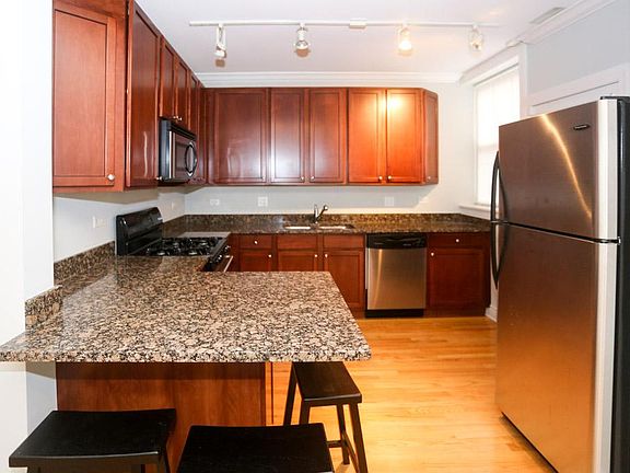 2nd image of 4867 N Hermitage Ave #2WT
