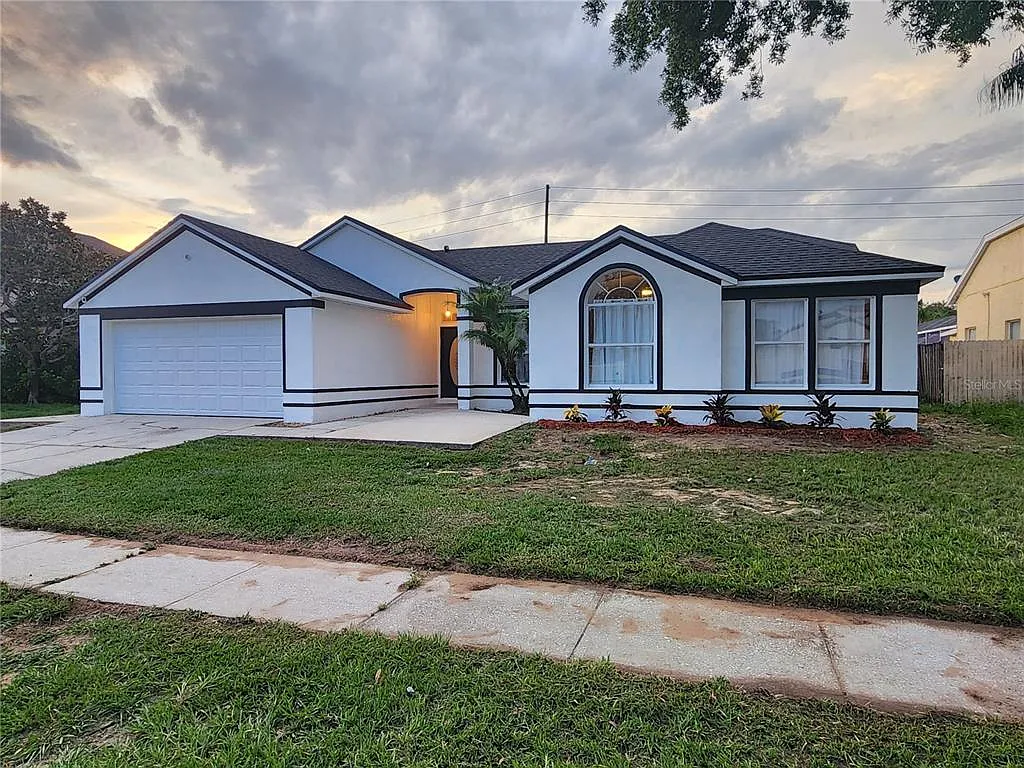 4 bed, 2.0 bath, 2067 sqft, $3,000 — Photo 2