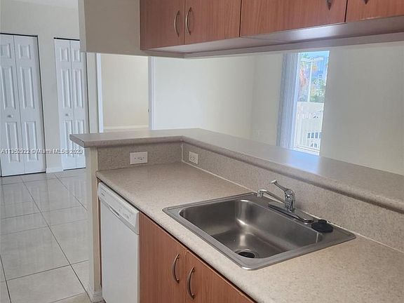 3rd image of 816 NW 11th St APT 408