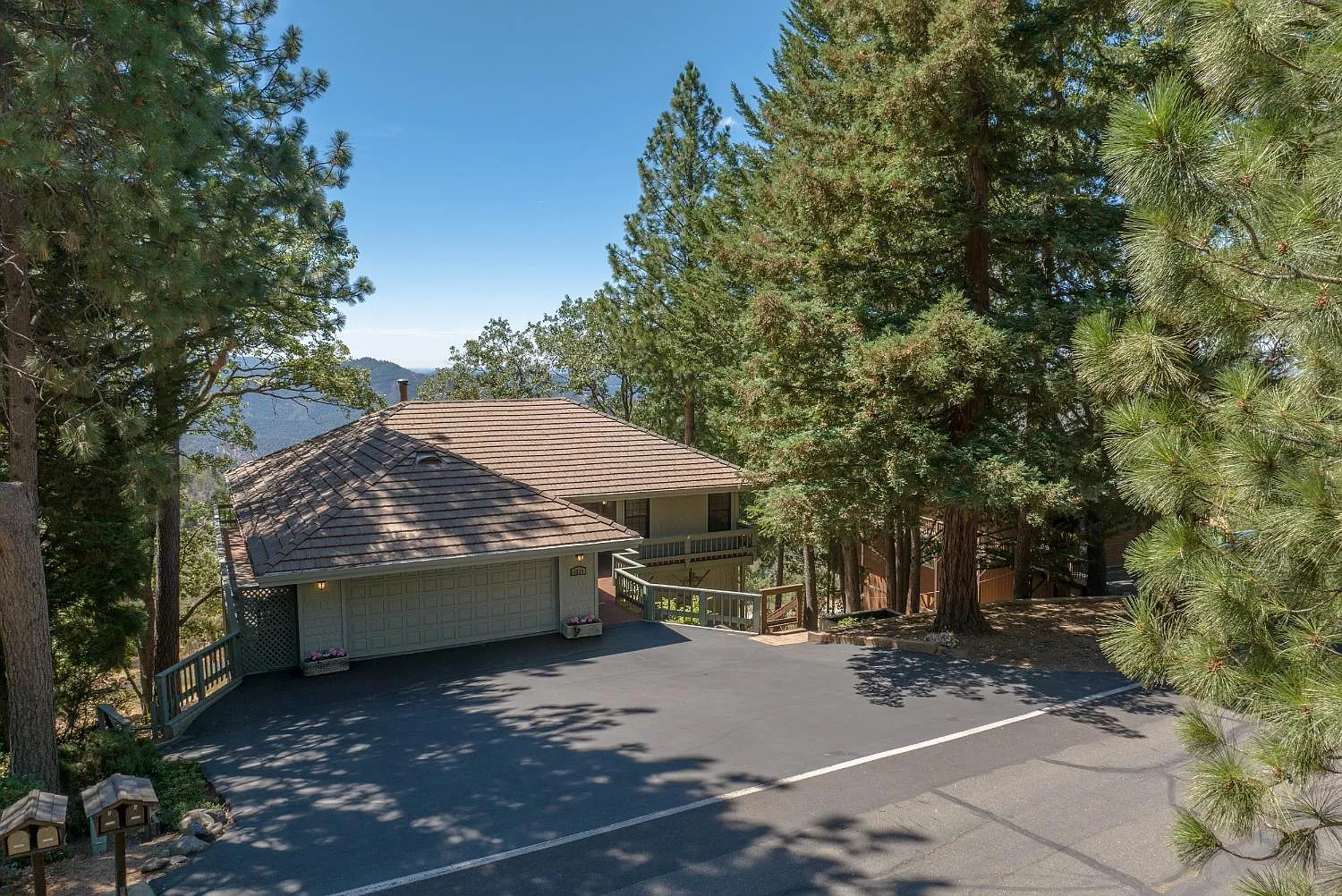 1230 Heather Dr photo 1
