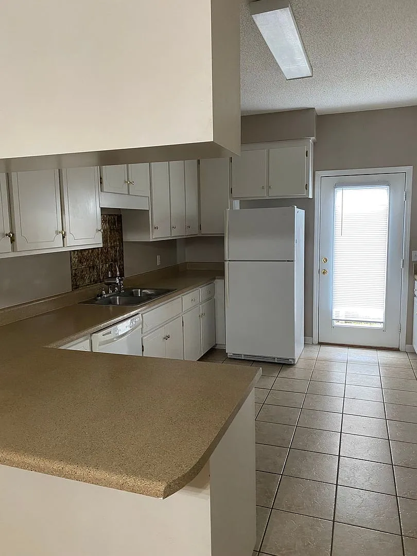 115 Woodmere Dr., Enterprise — Photo 2