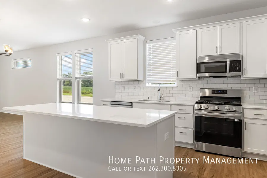 3 bed, 1501 sqft, $2,475 — Photo 2