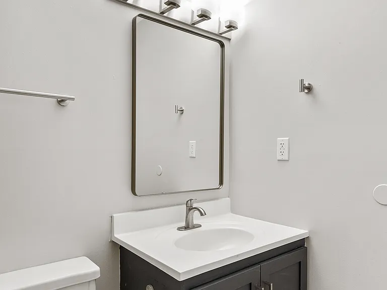 Green Valley Apartments — Photo 15