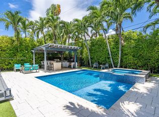 525 Lakeview Dr, Miami Beach, FL 33140